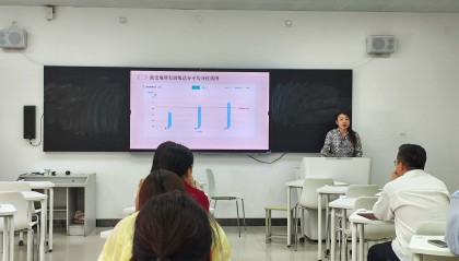 郑州市第十中学召开期中考试分析会