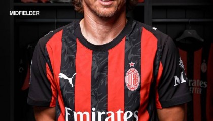 官宣！39岁莫德里奇以自由身加盟AC米兰 身披14号球衣