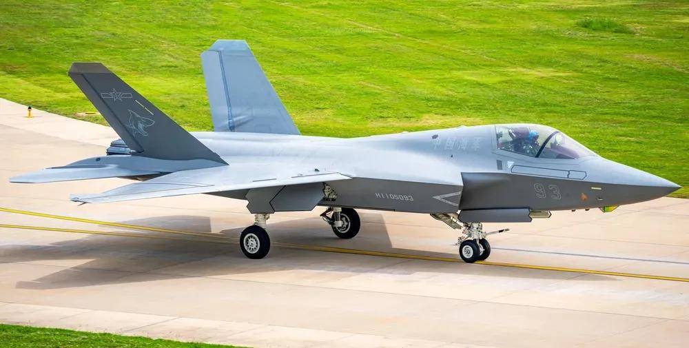 央视曝光!歼-35A改用内置登机梯,和F-35的一模一样?